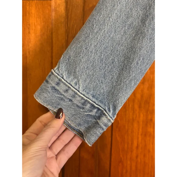 Small Levi's Women's Blue Denim Jacket - Picture 4 of 10